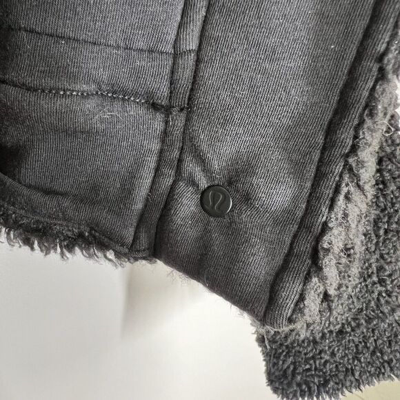Lululemon Sz 4 Textured Fleece Button Jacket Black - Picture 5 of 9
